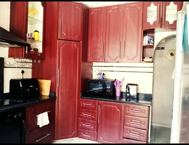 9 BEDROOM HOUSE FOR SALE IN HIGH RIDGE